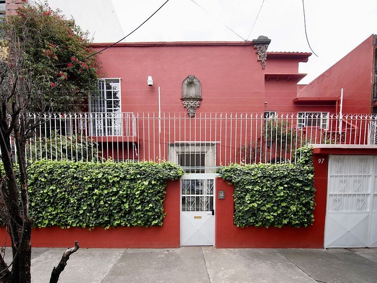 Stunning house steps from Masaryk, Polanco